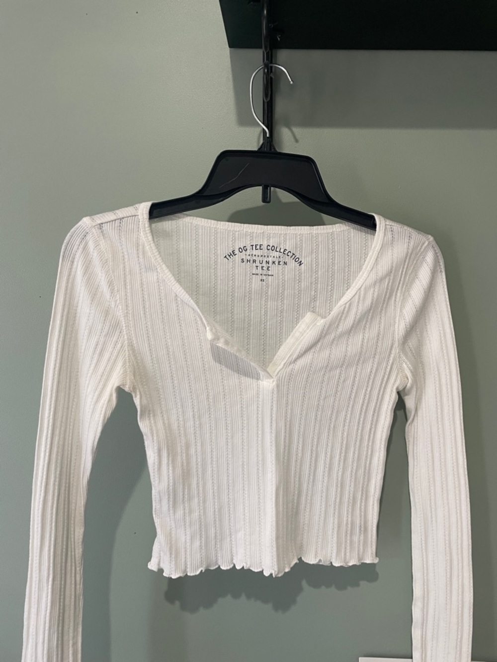 Aeropostale White Ribbed Long Sleeve Cropped Top